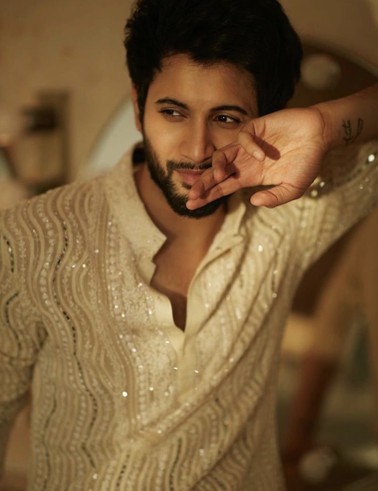 Premium Men’s Ivory Kurta - Ornate Threadwork & Mirror-Style Embellishment