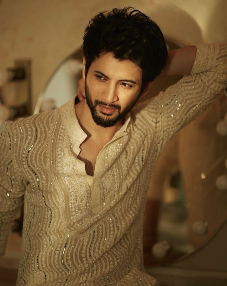 Premium Men’s Ivory Kurta - Ornate Threadwork & Mirror-Style Embellishment